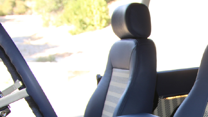 El ICON Bronco EV tiene los asientos clásicos.