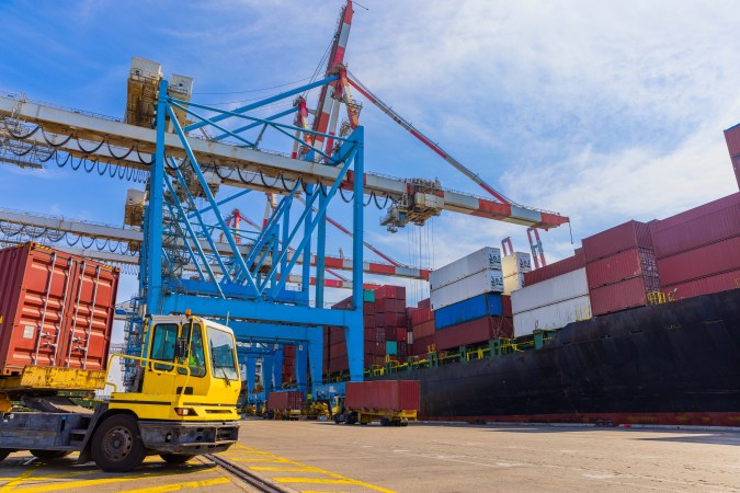 Los aranceles de importación en Estados Unidos afectarán los precios de autos en el país.