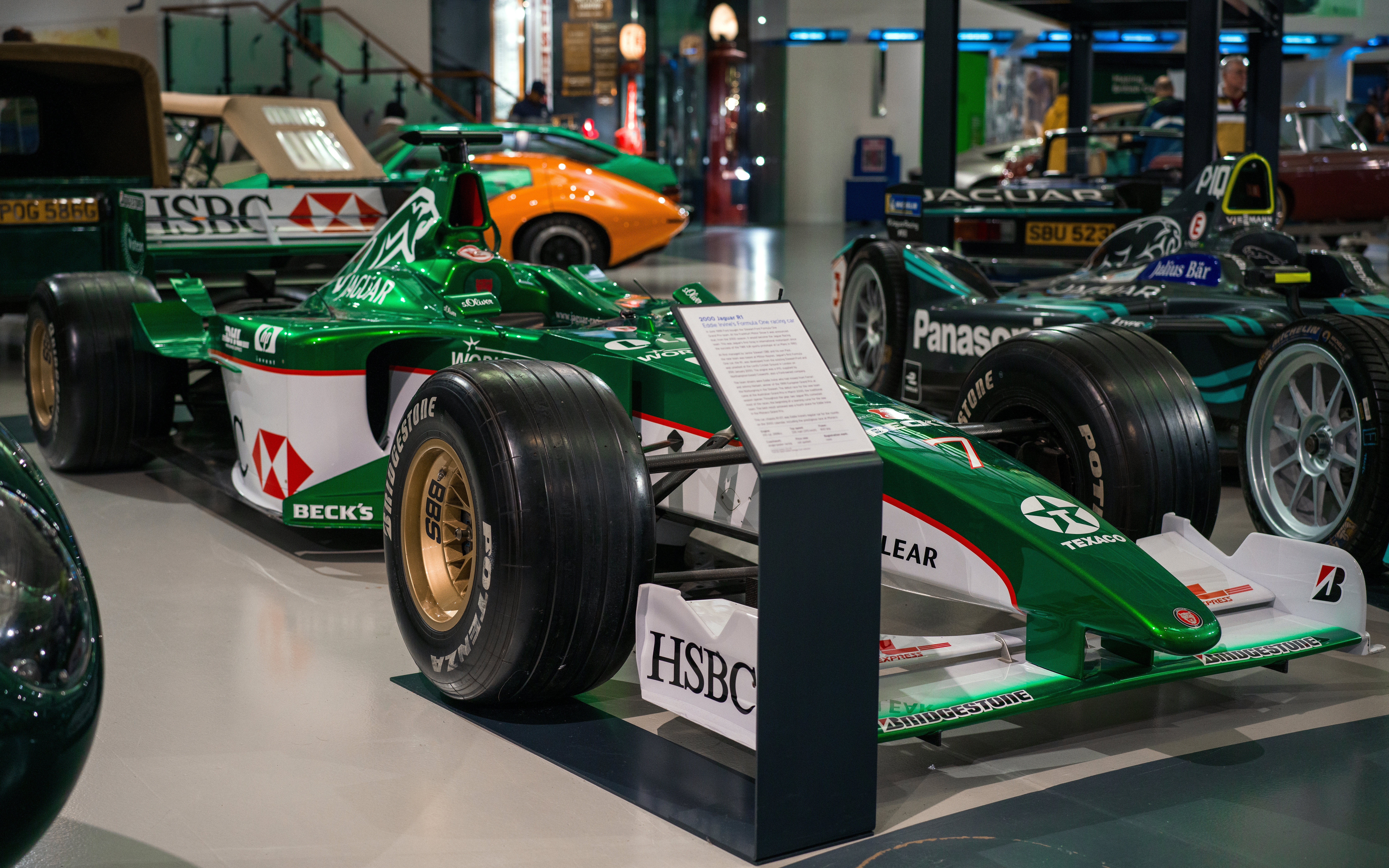 Jaguar tuvo un paso fugaz por la F1 de unos pocos años donde no pudo lograr victorias.