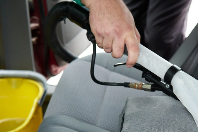 Limpieza de auto antes de guardarlo: trucos para evitar corrosión