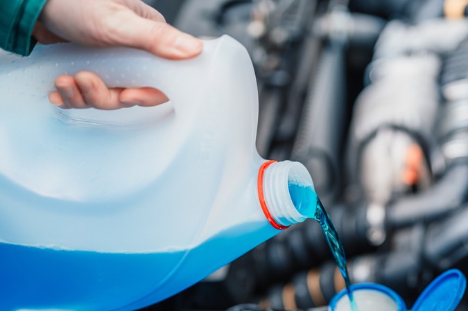 Revisión de líquidos en carros parados por meses