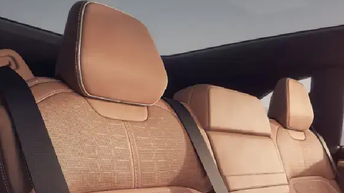 La Lucid Gravity Grand Touring 2026 tiene un espacio de carga de 120 pies cúbicos con los asientos abatidos.