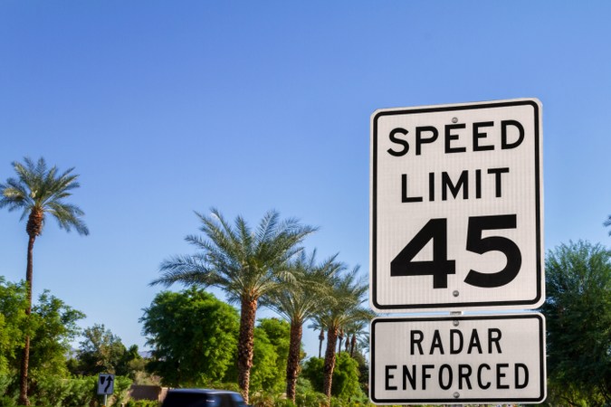 Descubre las infracciones de tránsito más comunes en EE.UU. y cómo prevenirlas.