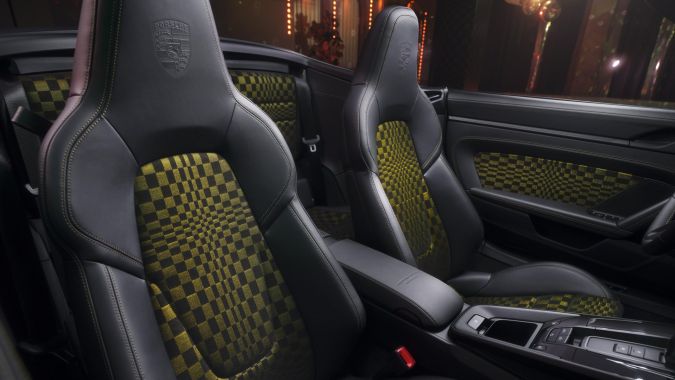Los asientos del Porsche 911 Spirit 70 están en tela Pasha.