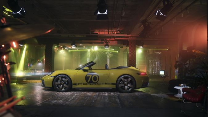 El Porsche 911 Spirit 70 fue exhibido en el salón del automóvil de Shanghái.