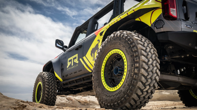 RTR Bronco Fun-Runner LT tiene llantas 20 pulgadas de alto rendimiento.