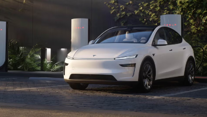 El Tesla Model Y Juniper Long Range 2025 tiene un refrescamiento de imagen.