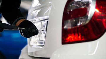 tornillos para placas de carro​ "