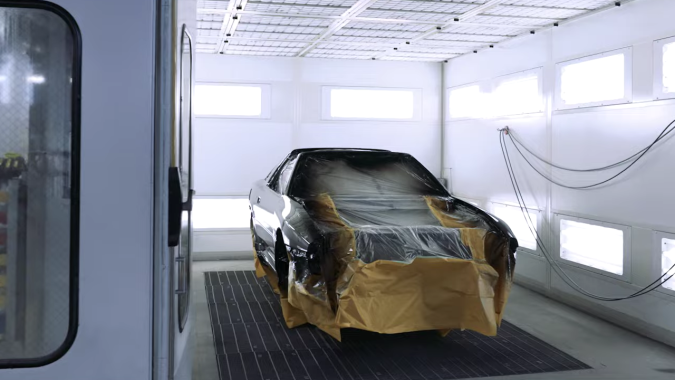 El Toyota Supra 1992 fue pintado y cambiado todas sus partes por el programa GR Garage.