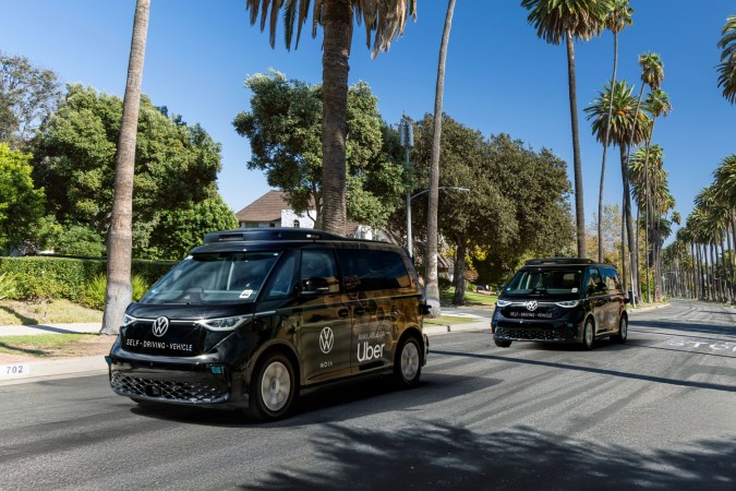 Volkswagen y Uber se unieron para lanzar una flota autónoma en Estados Unidos.