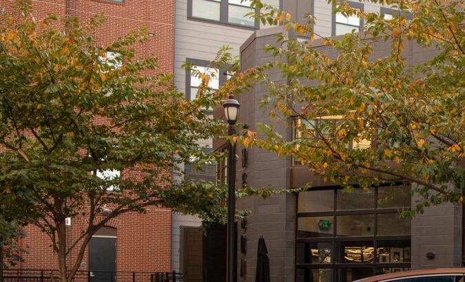 Toyota Crown híbrido y eléctrico redefine el lujo en EE.UU.