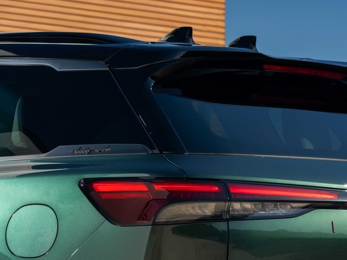 Infiniti QX60 trae un diseño mejorado.