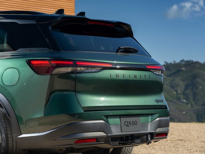 Infiniti QX60 trae un diseño mejorado.