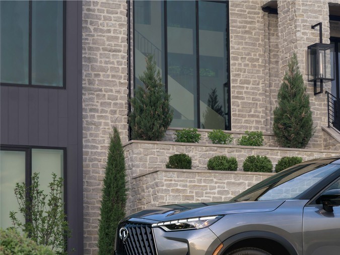 Infiniti QX60 tienes nuevas molduras que lo hacen ver robusto.