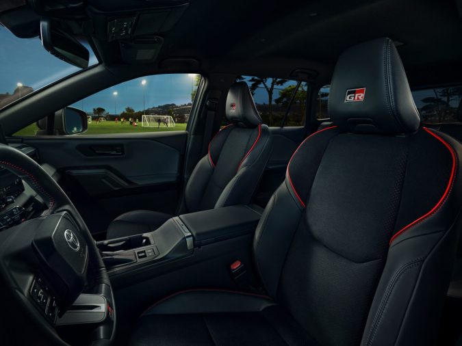 Toyota RAV4 2026 tiene nuevos materiales para su interior.