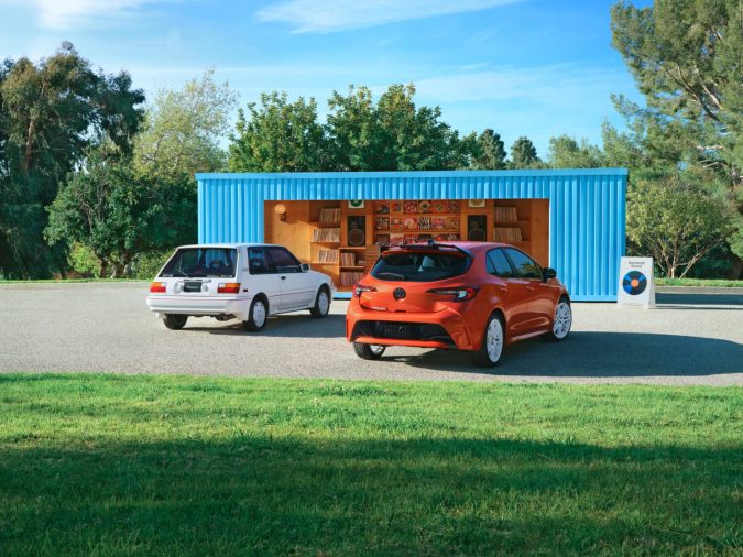 Toyota Corolla Hatchback FX 2026 en color Inferno
