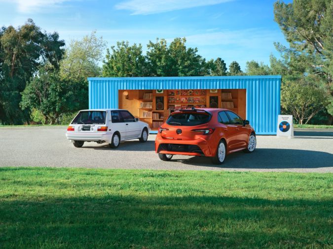 Toyota Corolla Hatchback FX 2026 en color Inferno