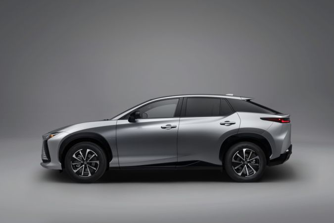 Lexus RZ 2026 tiene un rediseño más deportivo.