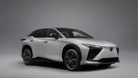 Lexus RZ 2026 tiene nuevas tecnologías de conducción.