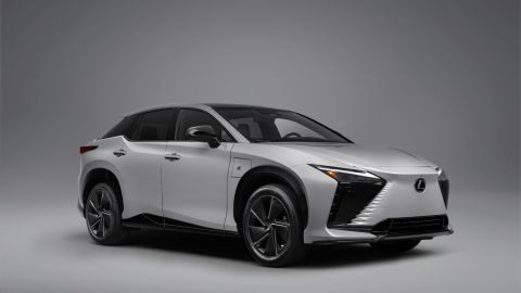 Lexus RZ 2026 tiene nuevas tecnologías de conducción.