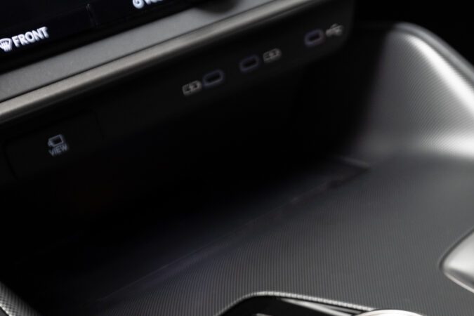 Lexus RZ 2026 estrena nueva caja de cambios manual de forma virtual.