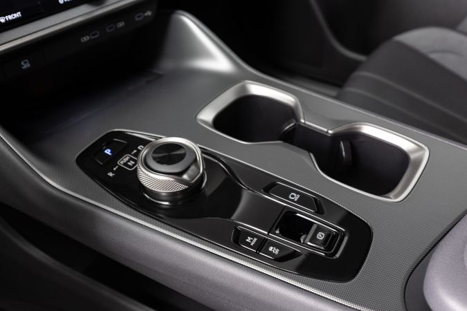 Lexus RZ 2026 estrena nueva caja de cambios manual de forma virtual.