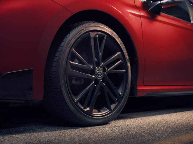 Toyota Camry 2026 Nightshade tendrá como primer acabado el Dark Cosmos.