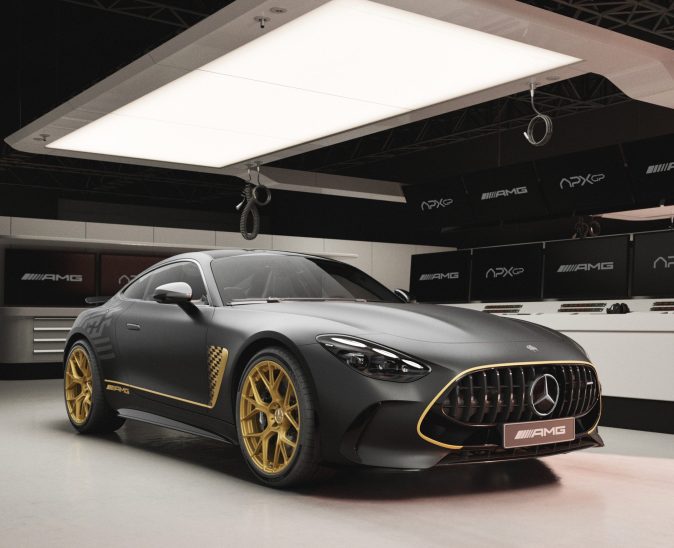 Vive la Fórmula 1 con el Mercedes GT63 APXGP 2025