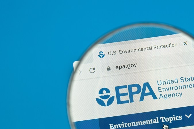 Revocan norma de emisiones viales en Estados Unidos