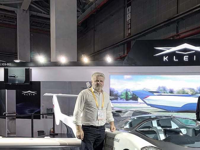 Auto volador AirCar: movilidad híbrida con alas