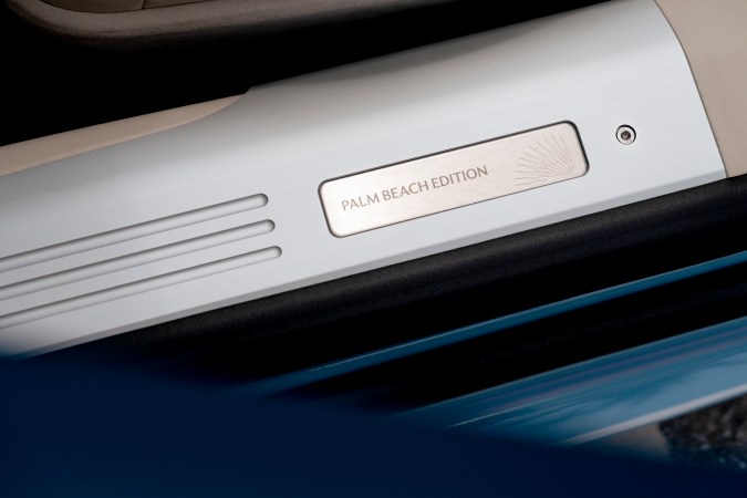 Aston Martin DB12 Volante Palm Beach Edition es limitada.