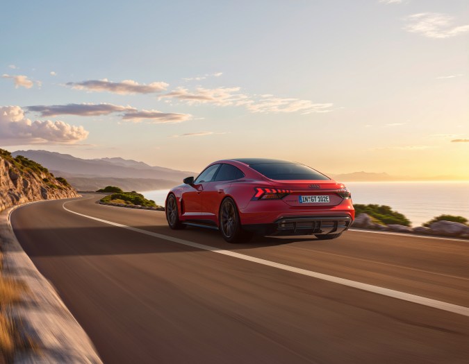 Audi e-tron GT quattro 2026 es el modelo base del más rápido de los Audi, el RS Performance.