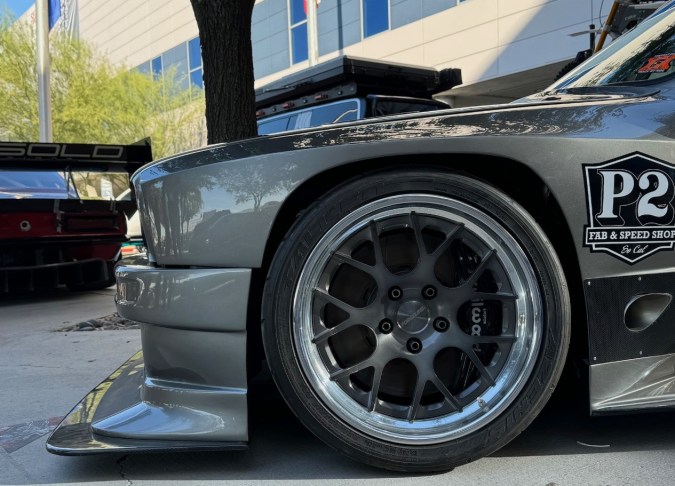 Descubre el BMW E30 con motor V8 twin-turbo