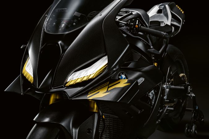 BMW Motorrad Concept RR tiene detalles de diseño intimidantes.