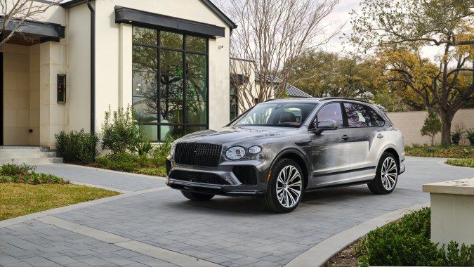 Bentley se ha destacado por autos de lujo y poderosos motores.
