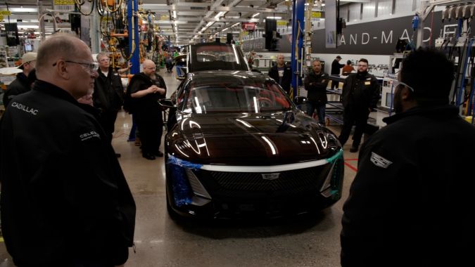 GM detiene envíos de vehículos a China