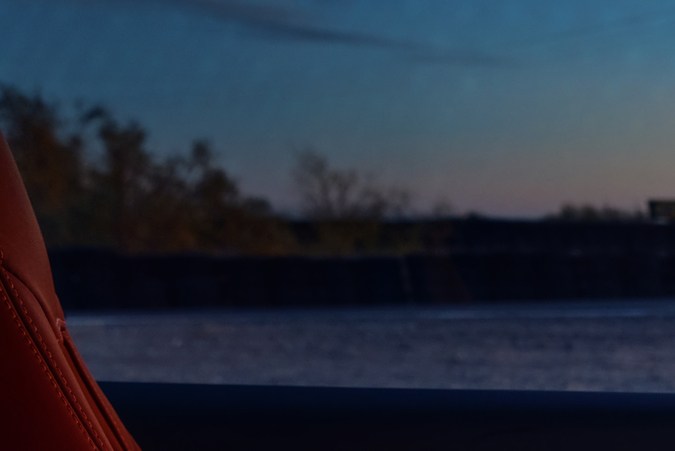 Dodge Charger Daytona 2026 tiene un interior cómodo centrado en el conductor.