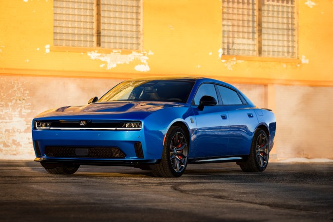 Dodge Charger Daytona 2026 tendrá más comodidad para los ocupantes con un sedan.