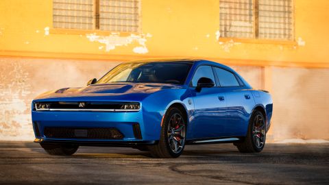 Dodge Charger Daytona 2026 tendrá más comodidad para los ocupantes con un sedan.