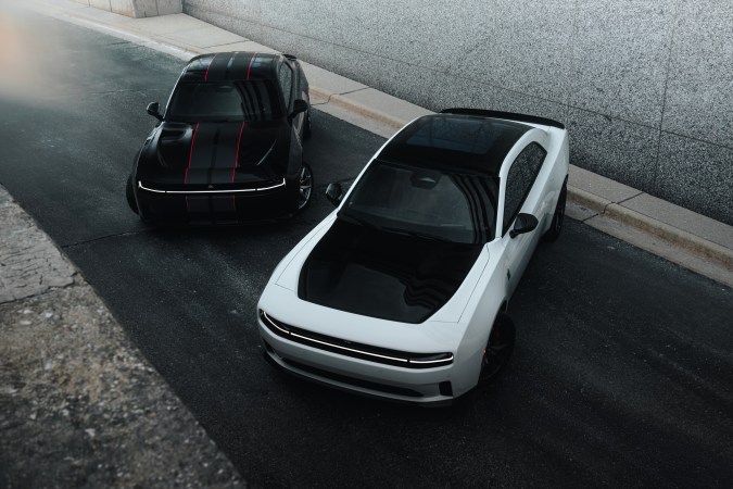 Dodge Charger Daytona 2026 llega con varios diseños únicos.