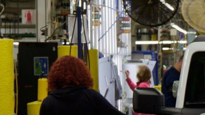 Ford retira autos por fallos en cámaras de reversa