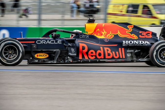 Red Bull sigue usando motores Honda, pero los optimizan con ingeniería de su empresa RBPT.