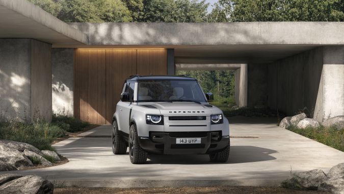 Land Rover Defender 2026 estrena dos colores exclusivos.