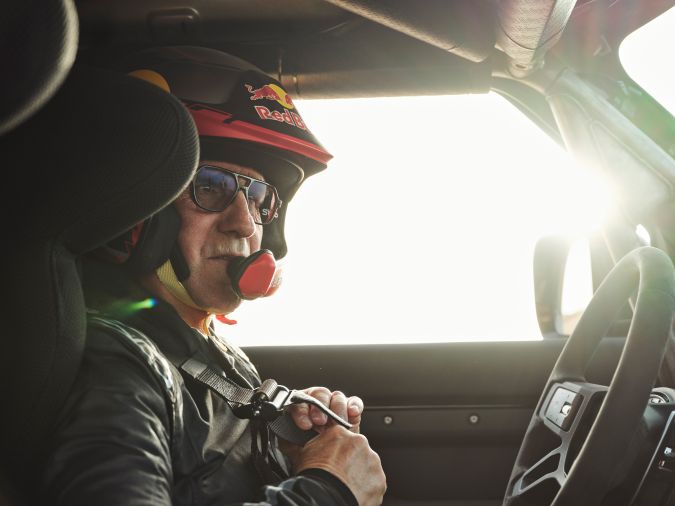 Land Rover Defender Dakar D7X-R será liderado por el campeón de Rally Stéphane Peterhansel.