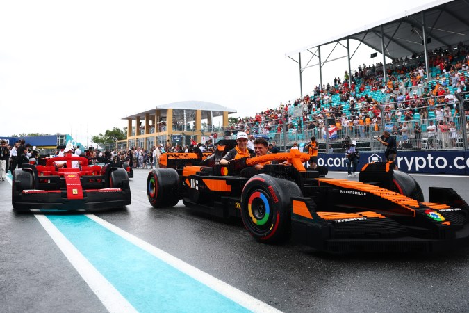 McLaren F1 Lego en el GP Miami 2025.