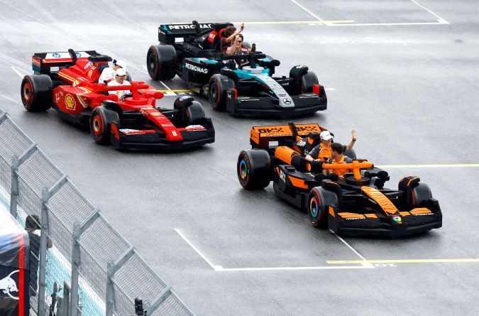 Monoplazas de F1 en el Drivers Parade construidos con Lego.