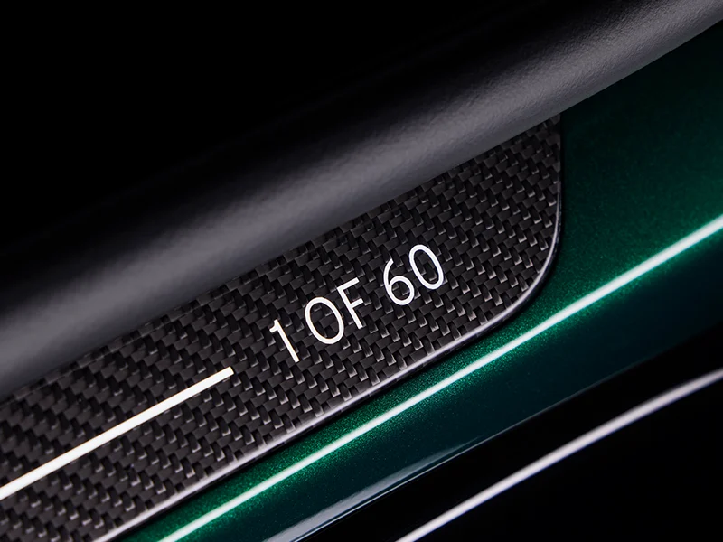 Emblema numerado del Lotus Emira Clark Edition