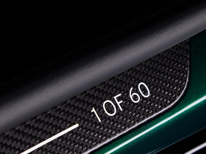 Emblema numerado del Lotus Emira Clark Edition