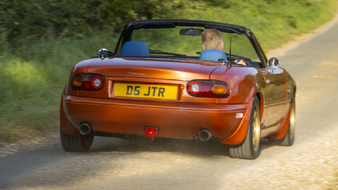 Rocketeer MXV6 es modificado en todo su sistema de motor.