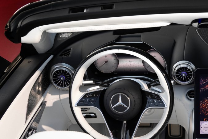 El Mercedes SL680 combina artesanía, tecnología y velocidad para una experiencia única